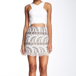 CYNTHIA ROWLEY size 2 lace mini skirt